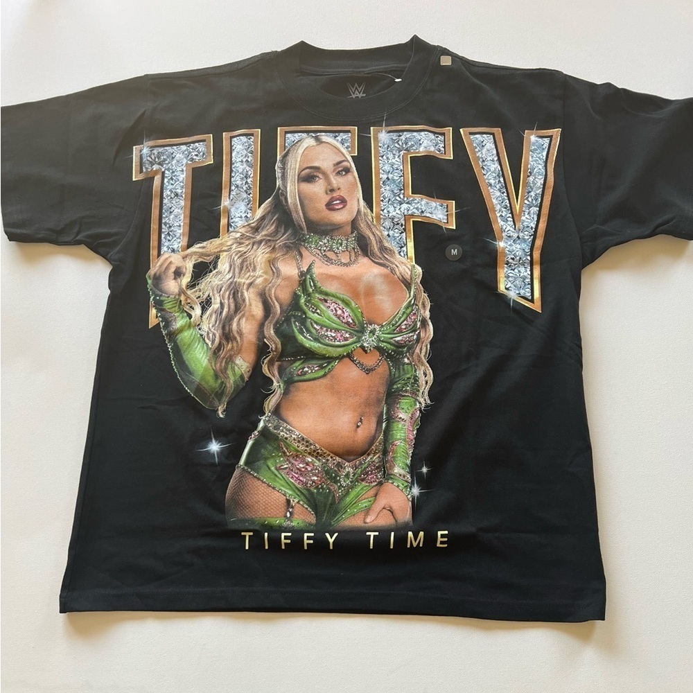 NWT WWE Tiffy Time Short Sleeve Size Medium (H1)